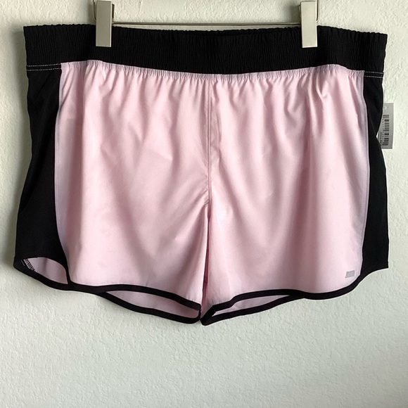 \Amazon Essentials\ NWT Women’s 4” Woven Running Shorts - Picture 2 of 13